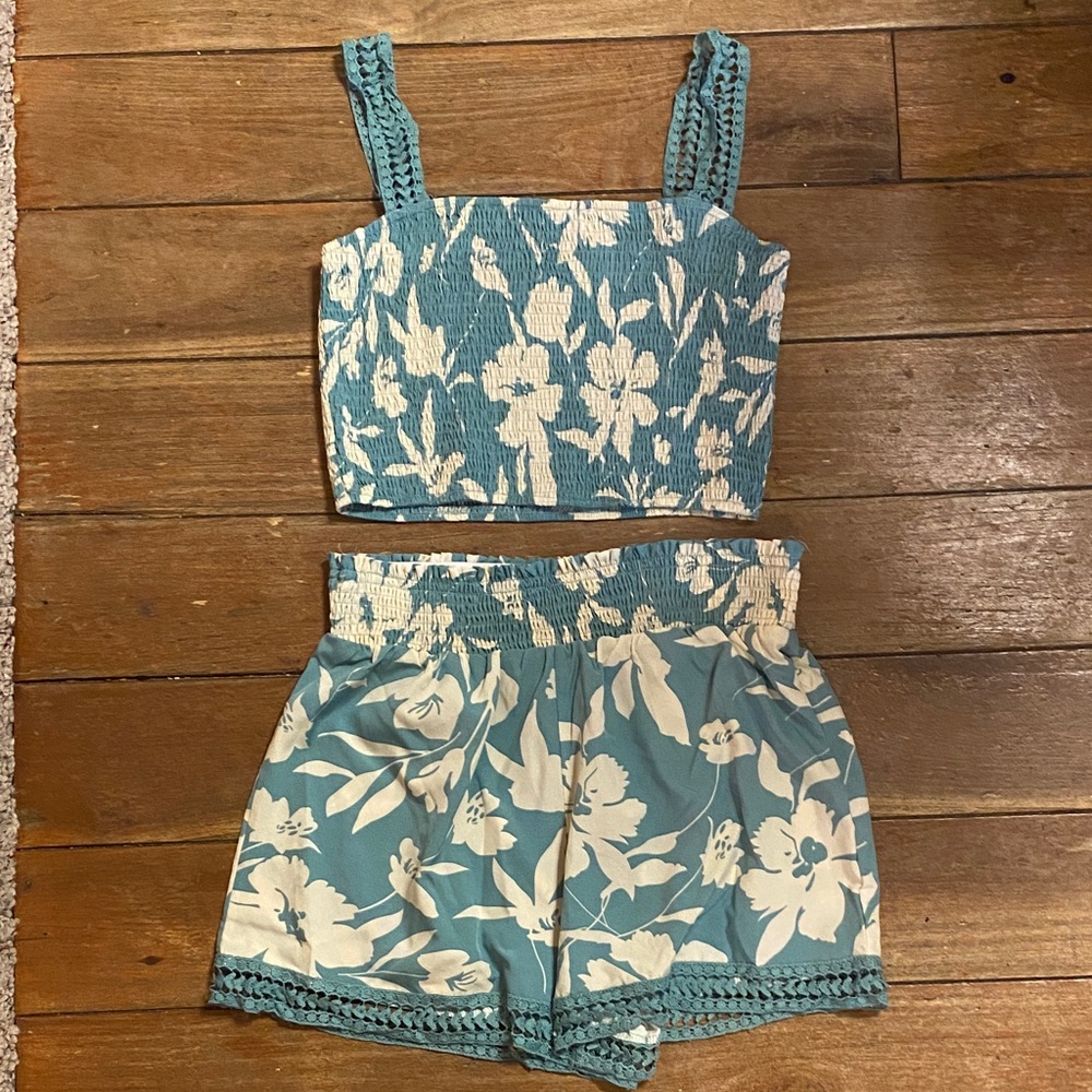 SHEIN Blue and White Floral Shorts Set